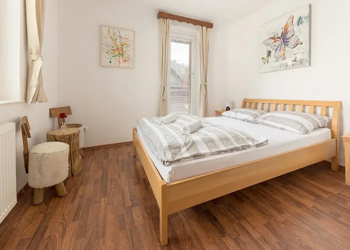 بيت شباب Mama Minka