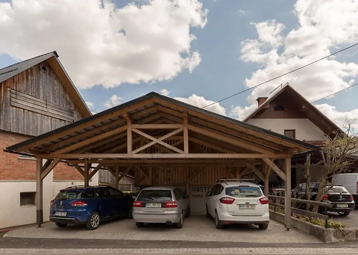 بيت شباب Mama Minka