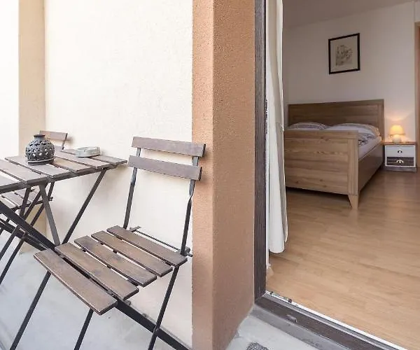 بيت شباب Mama Minka بوينج