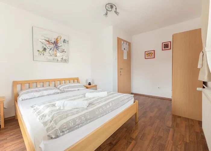 Mama Minka بيت شباب